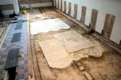 Copyright: Ray Whitehouse, 2008